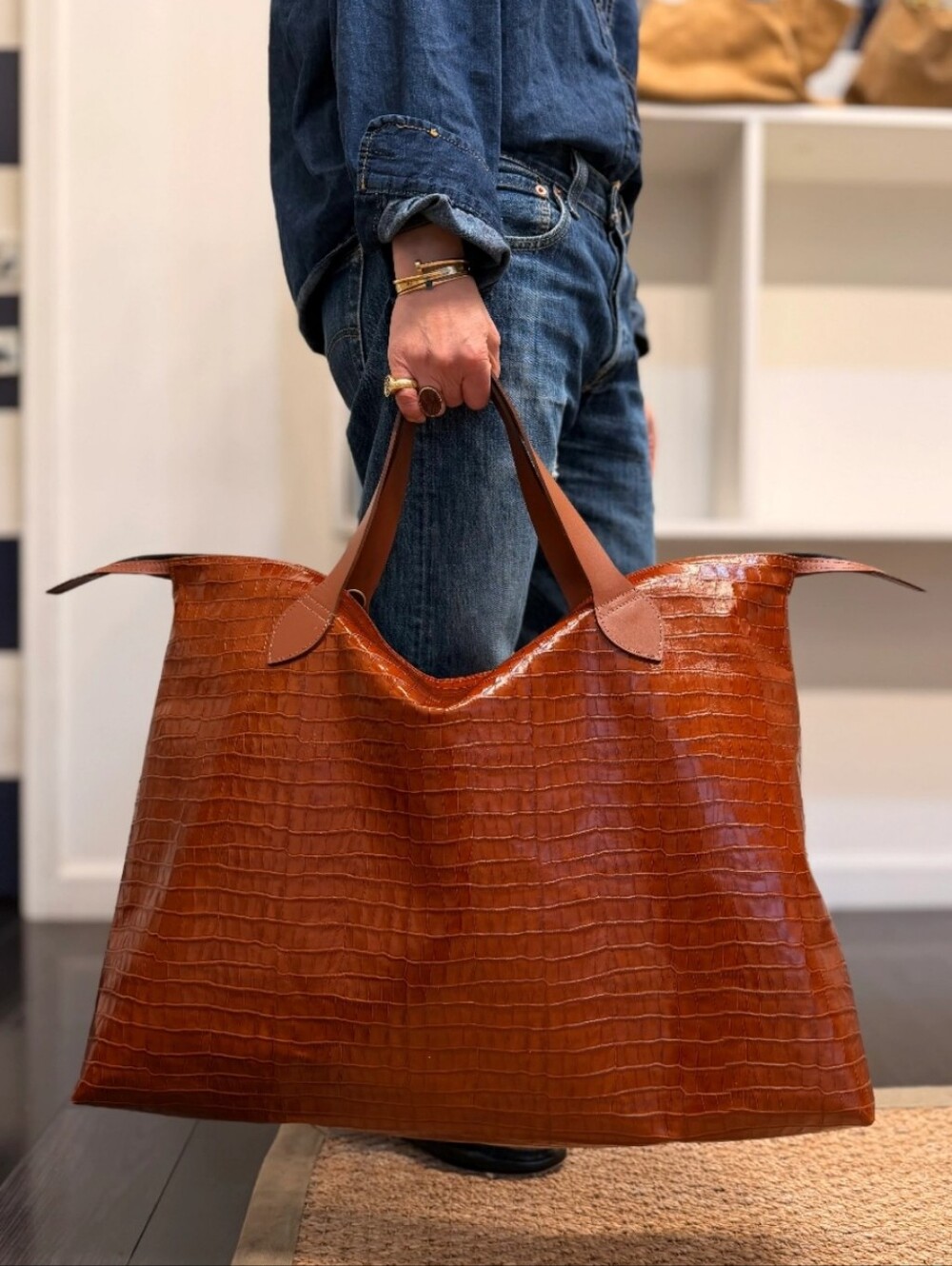 EXCELLENT PARKER THATCH CHARLIE BAG - CROCO EMBOSSED LEATHER COGNAC